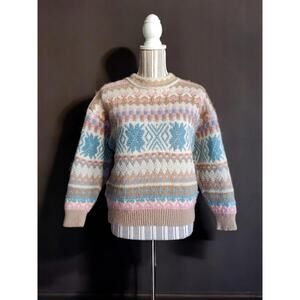 Vintage 80's-90's Heavy wool sweater made in Italy. Pretty pastel colors